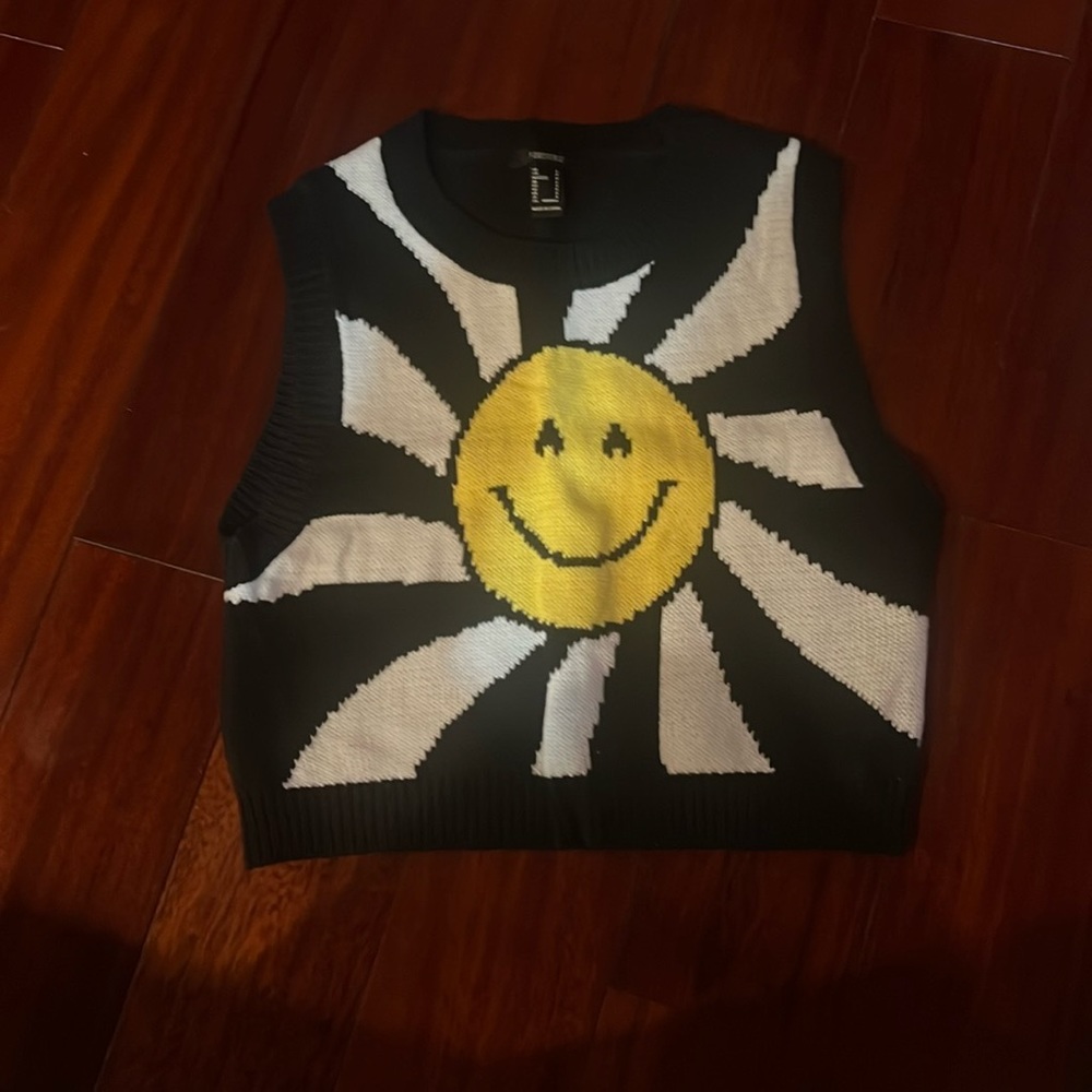 Forever 21 Smiley Face Black & White Striped Knitted Vest Woman Size Small
